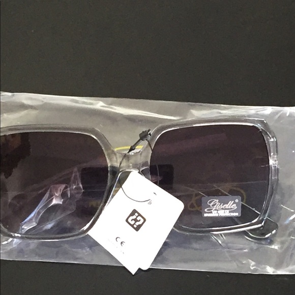 Giselle Oversized Trendy Sunglasses - Picture 4 of 4